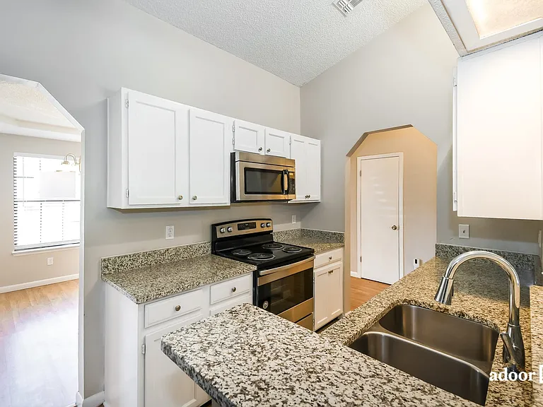 7137 Eagles Perch Dr — Photo 2