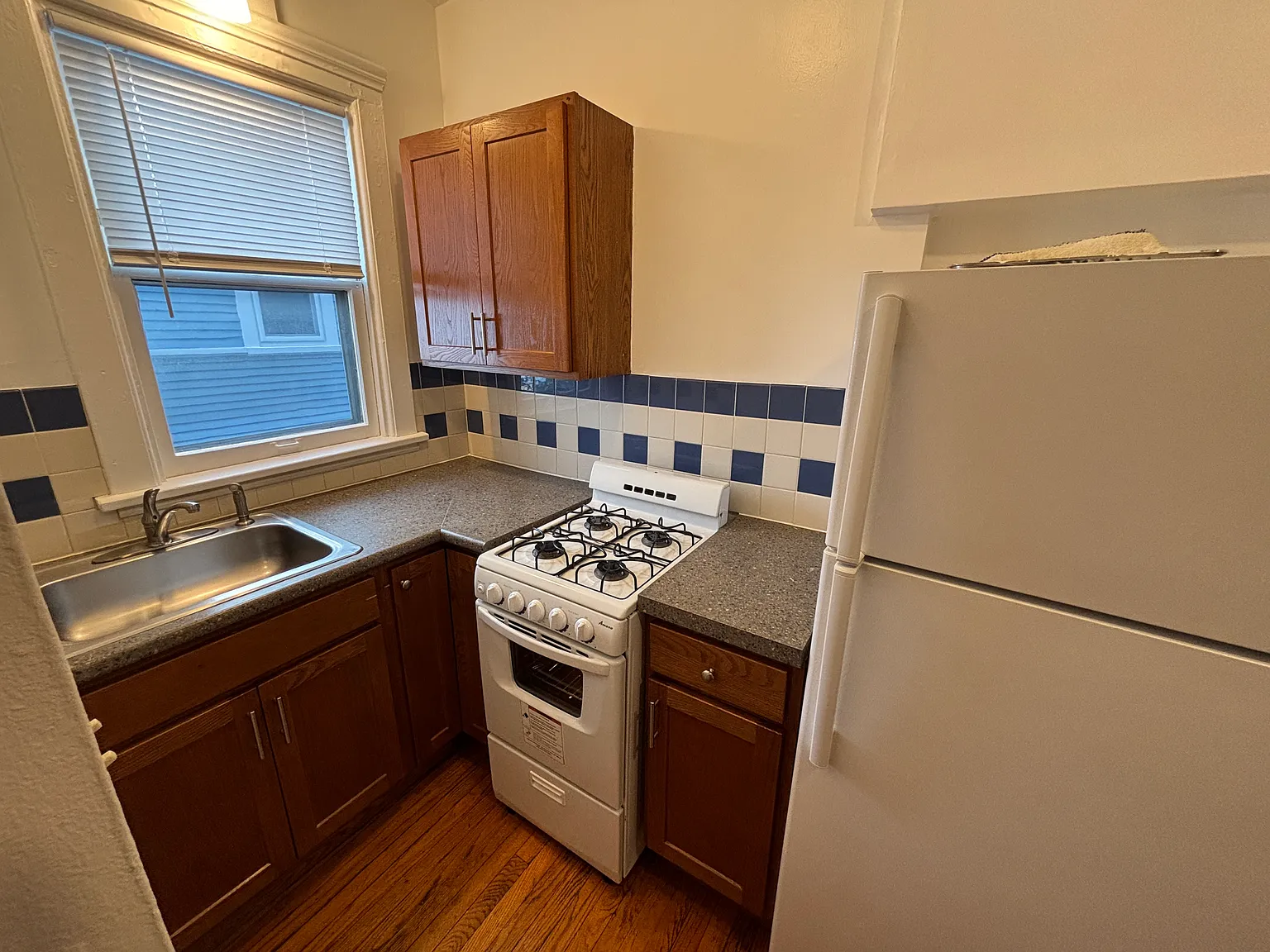 1 bed, 500 sqft, $1,300 — Photo 2