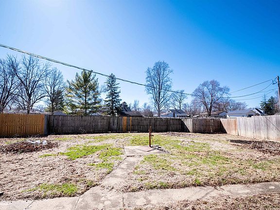 3rd image of 3500 Bloomington Rd