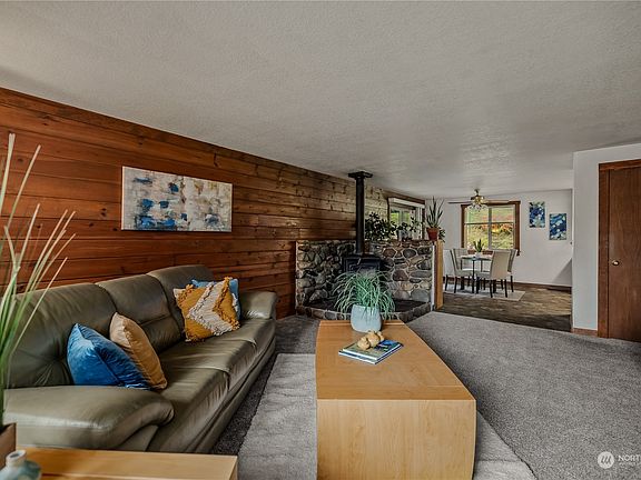 4th image of 4602 7th Avenue NE