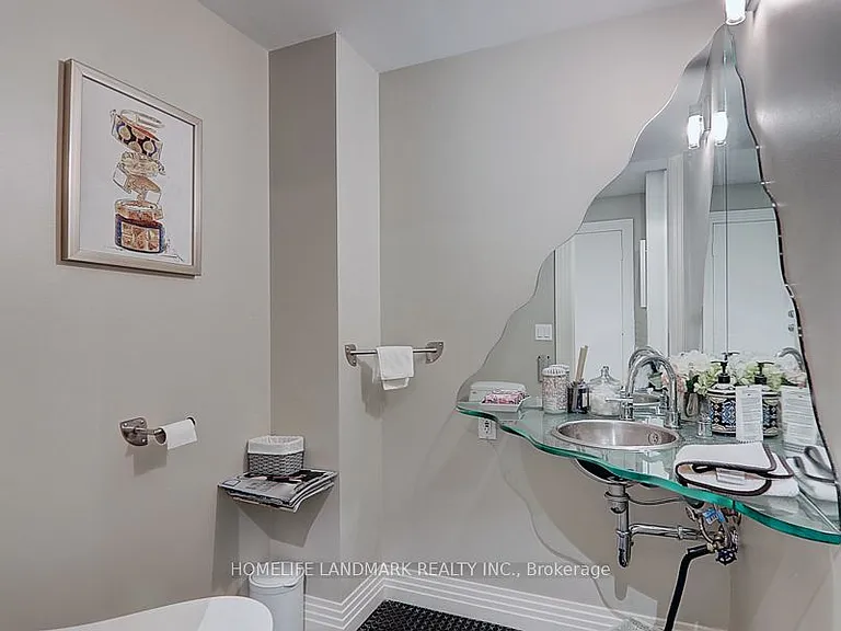 35 Gardiner Rd E — Photo 15
