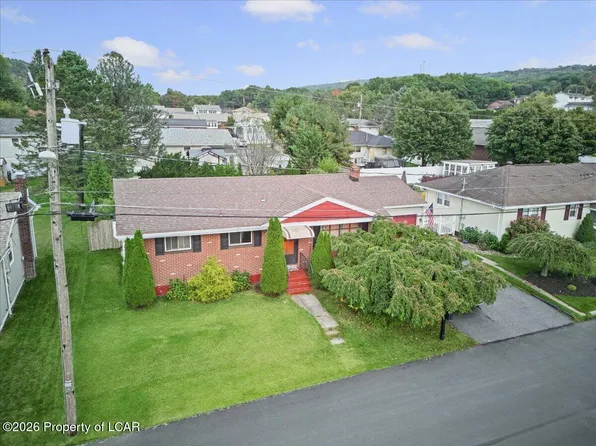 1039 Parkwood St, Hazleton, PA 18202