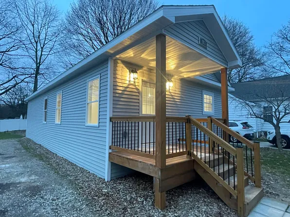 913 Pine Ave, Alma, MI 48801