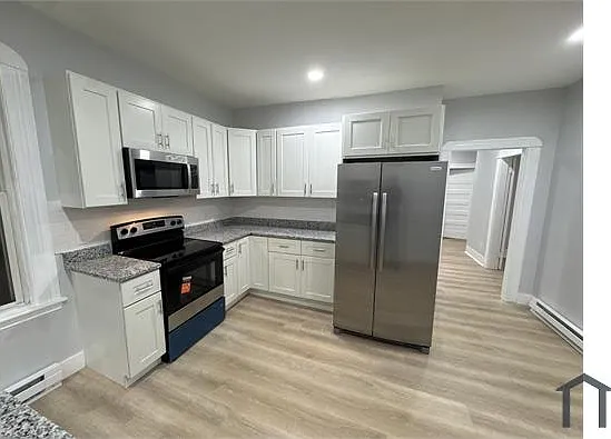 4 bed, 1300 sqft, $2,650 — Photo 3