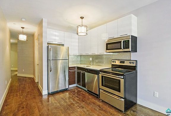 4th image of 168 Throop Ave #05R
