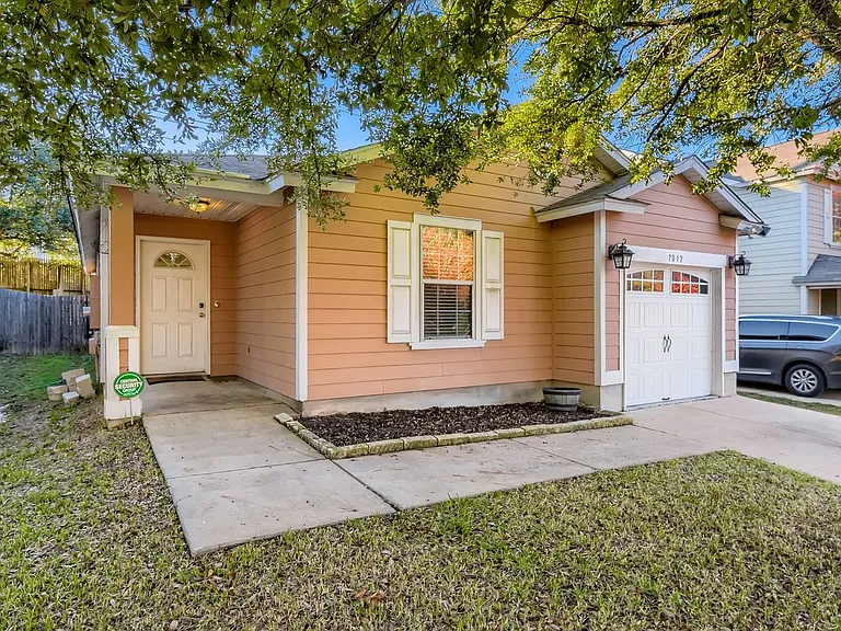 7012 Encanto Trl — Photo 2
