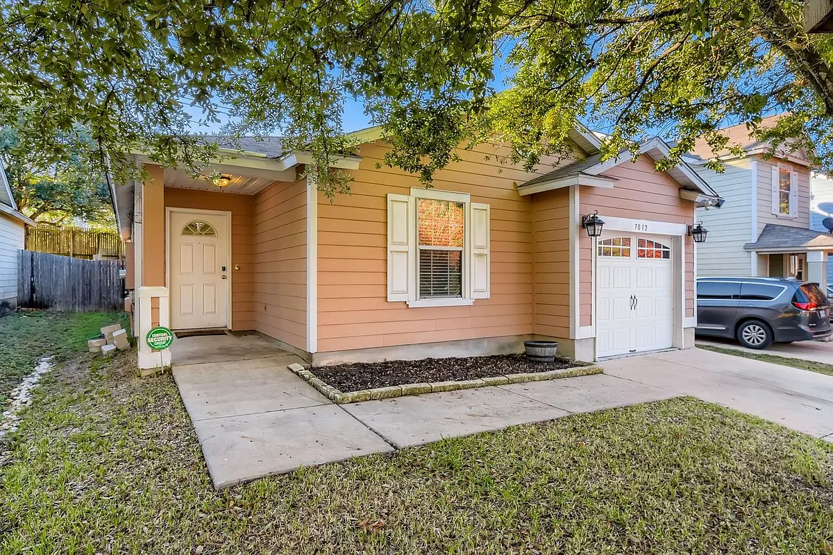 Building Photo - 7012 Encanto Trl