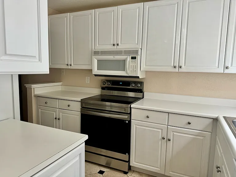 2681 Oak Rd #220 — Photo 2