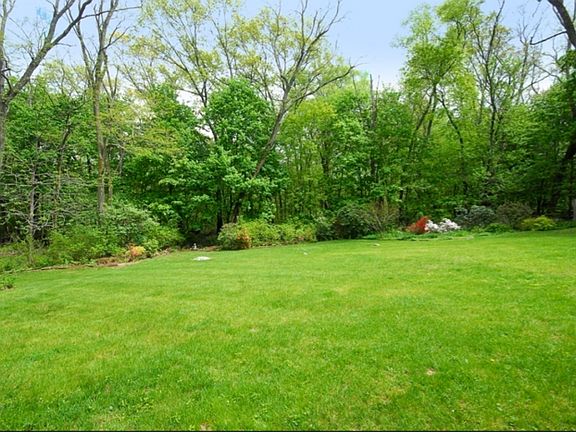 3rd image of 15 Sunnyside Ln #21