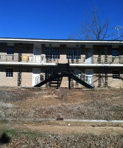 5810 Valley Dr — Photo 1