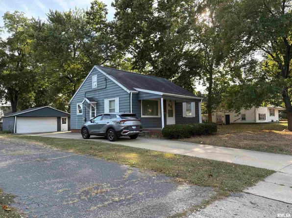 908 E Melbourne Ave, Peoria, IL 61603