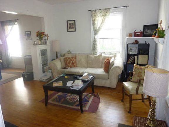 4th image of 323 N Loomis St