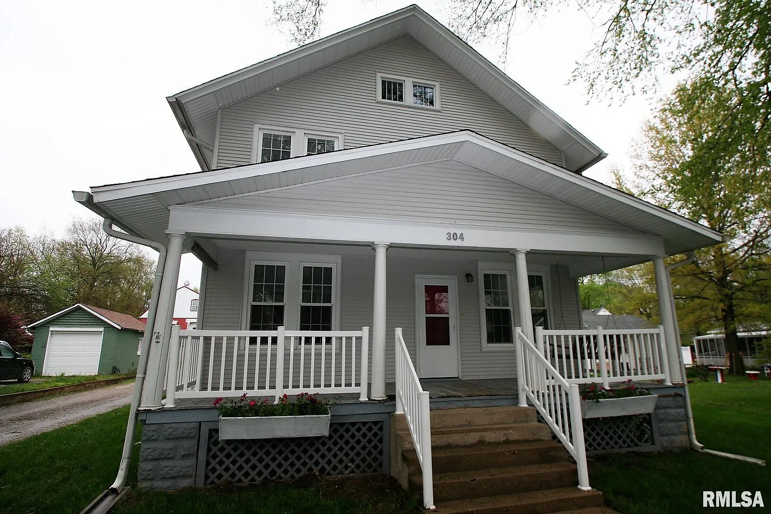 304 E 5th St photo 1