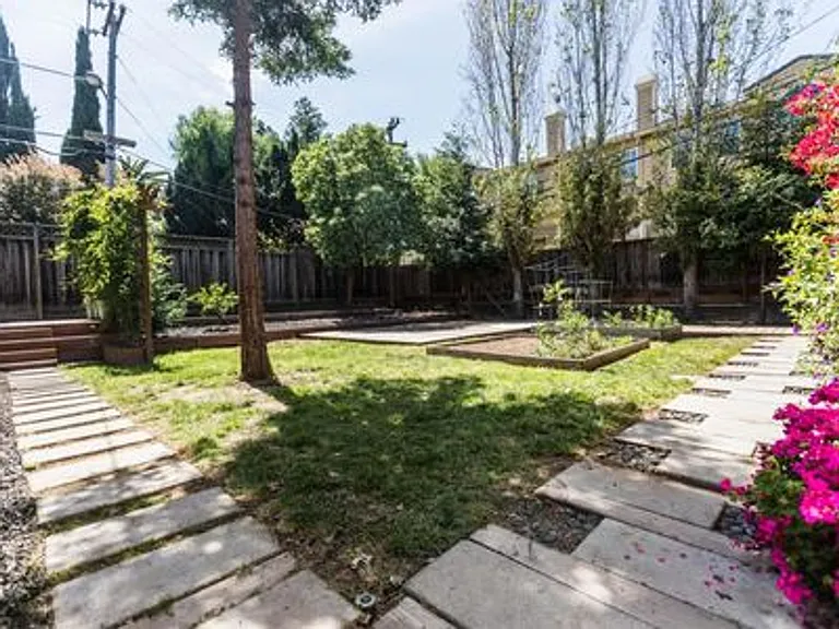 1044 Branham Ln — Photo 17
