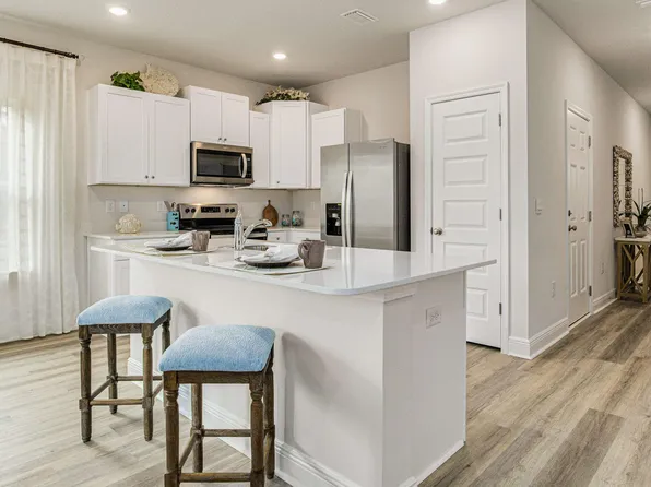 8527 Midtown Ct, Navarre, FL 32566