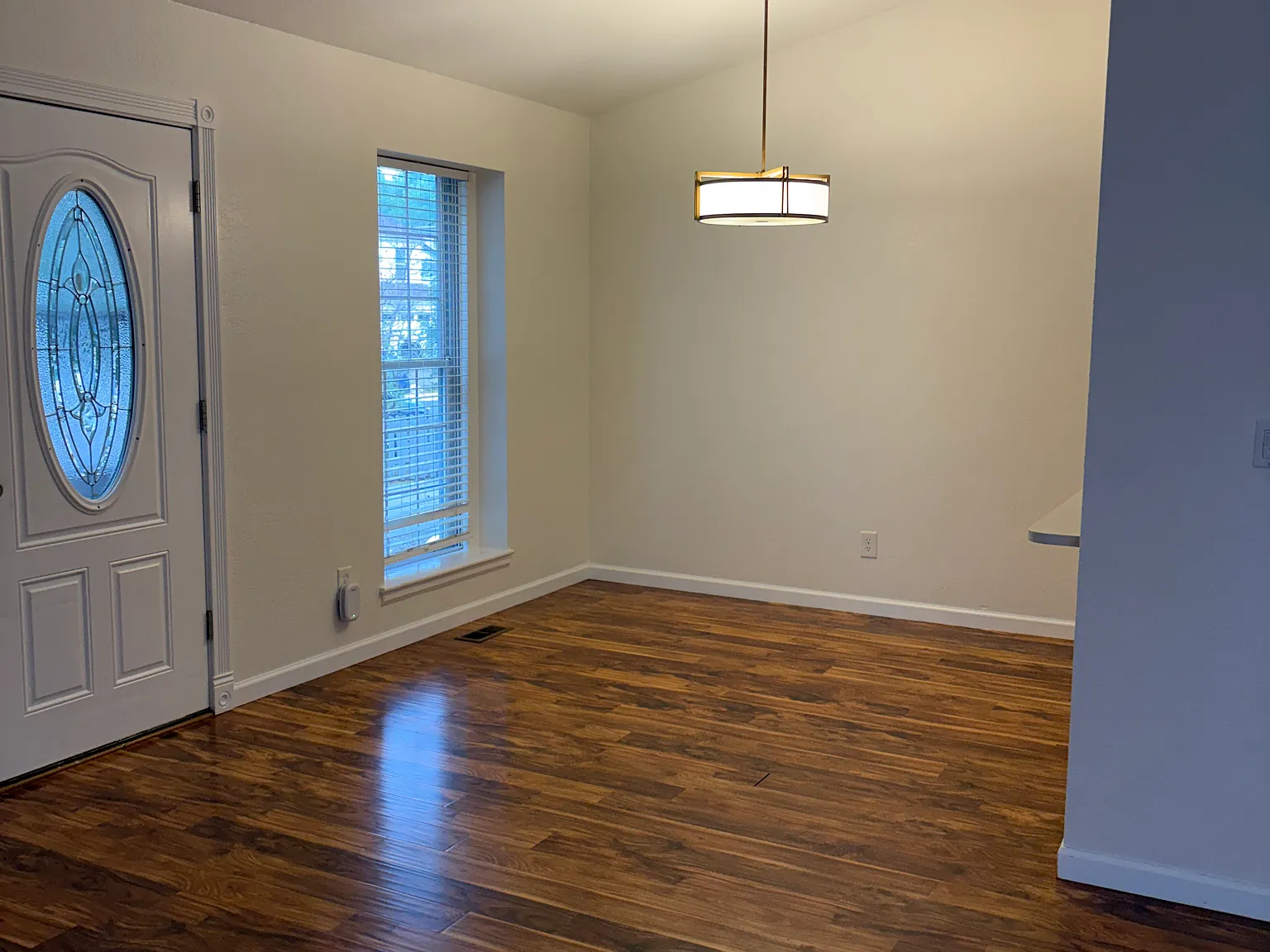 2 bed, 960 sqft, $2,300 — Photo 2