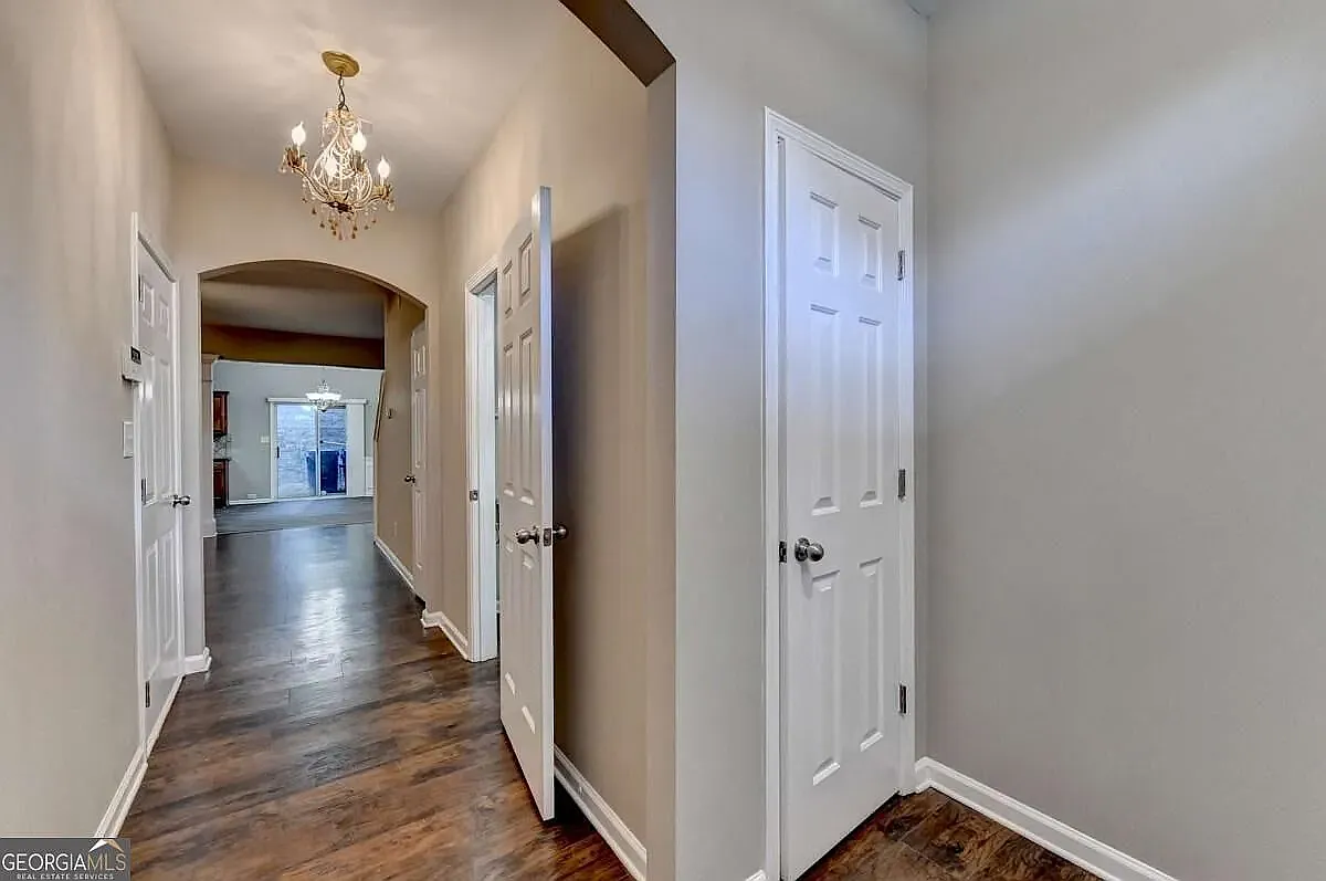 2 bed, 1696 sqft, $2,150 — Photo 2