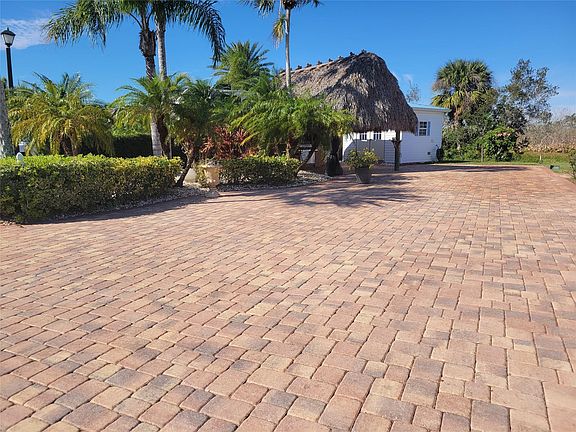 2nd image of 605 SW 40TH Cove