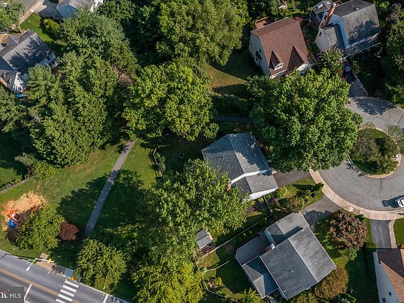 3rd image of 26 Burnt Woods Ct