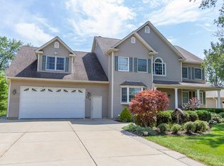 573 Forest View Ave, Elk Grove Village, IL 60007