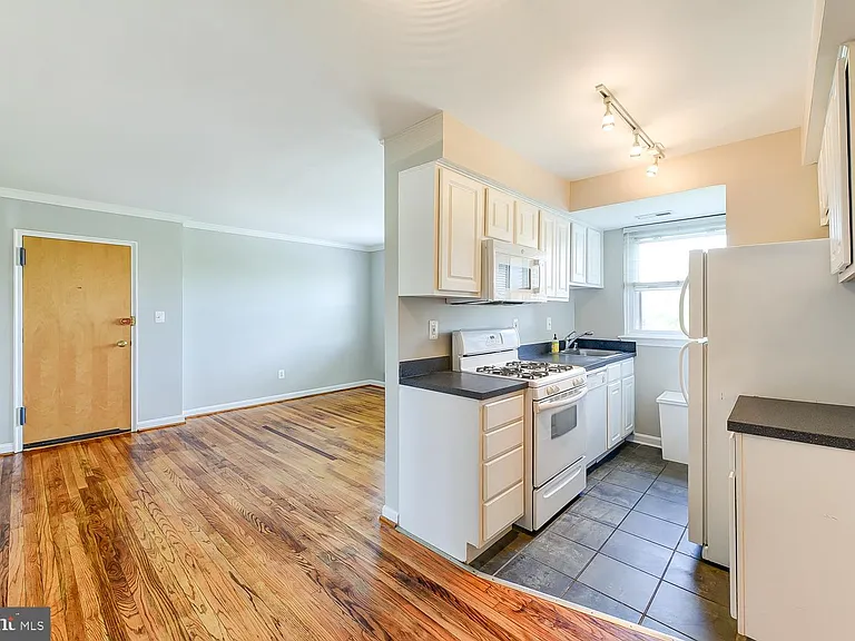 1627 Massachusetts Ave SE #201 — Photo 1