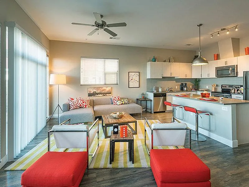 SB1K Apartments — Photo 3