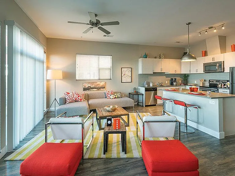SB1K Apartments — Photo 3