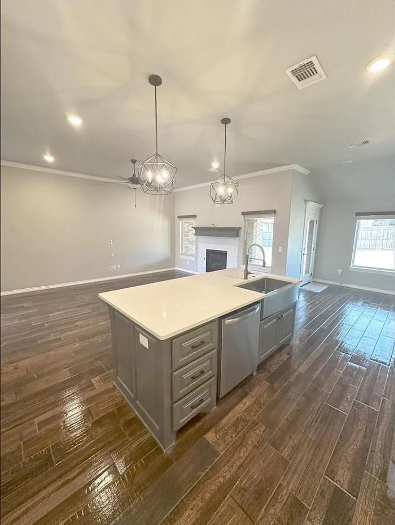 4 Bedroom Home in Edmond — Photo 2
