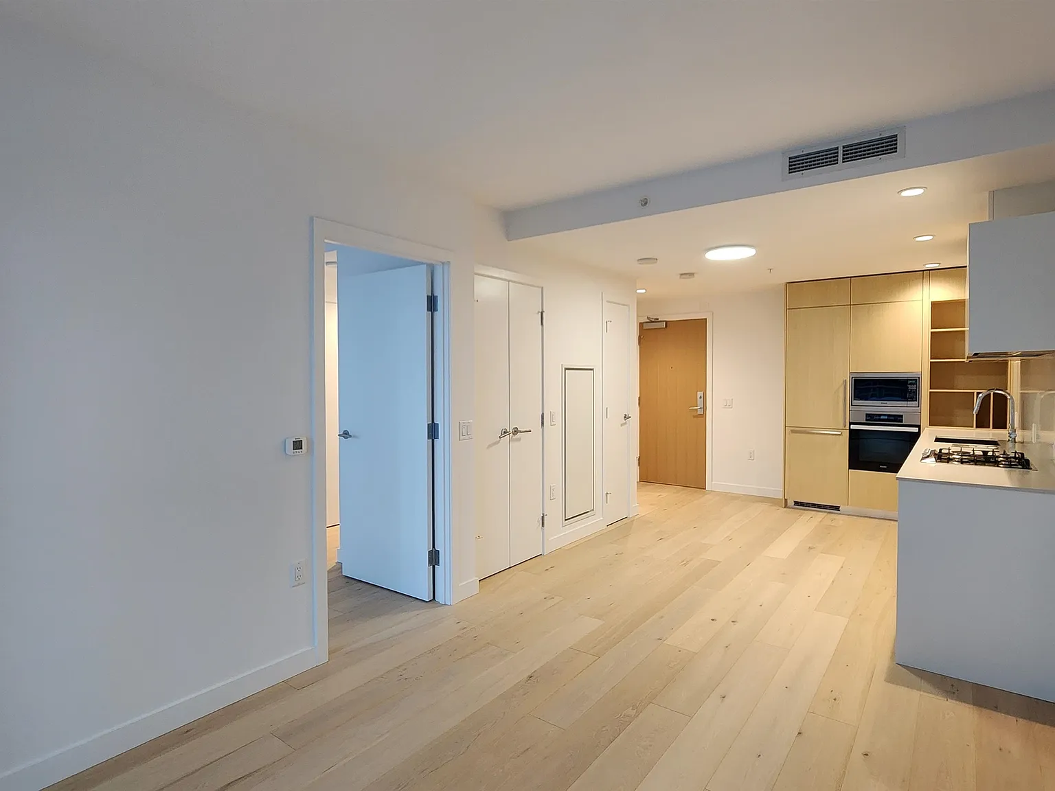 1 bed, 526 sqft, $2,360 — Photo 3