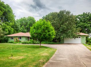 430 Rookwood Dr, Ames, IA 50010