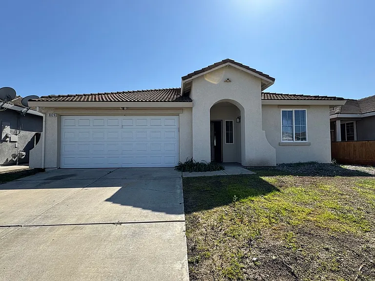 3020 McCook Way — Photo 1