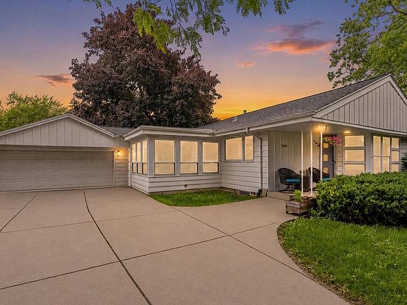 2nd image of 2945 Cottonwood COURT