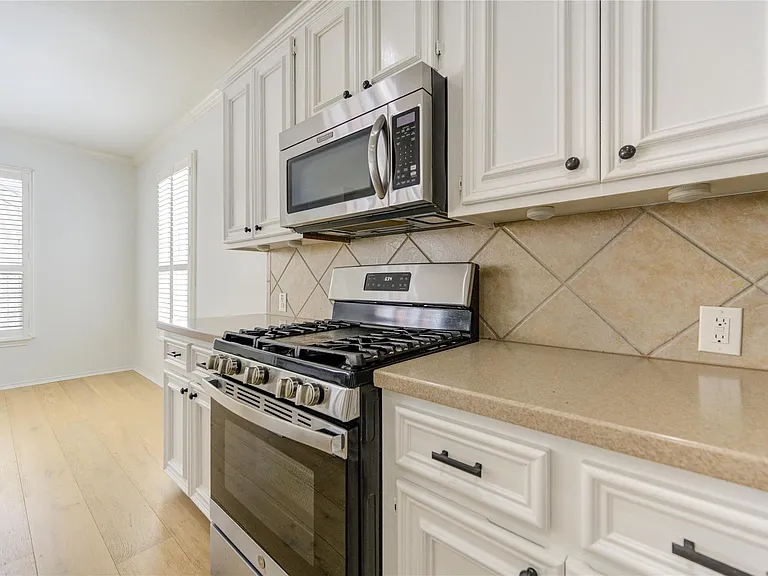 4426 Desert Cliff Ct — Photo 10