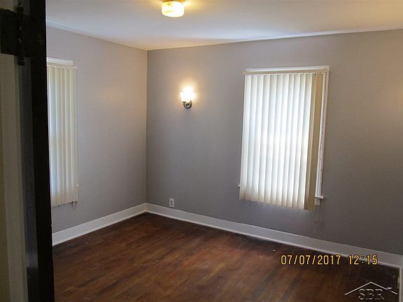 5th image of 131 Gratiot Ct