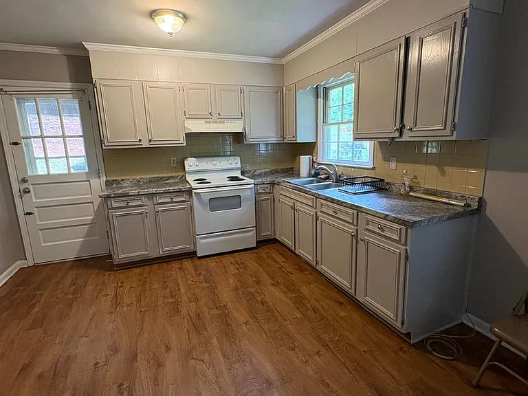 1740 Camden Rd — Photo 4