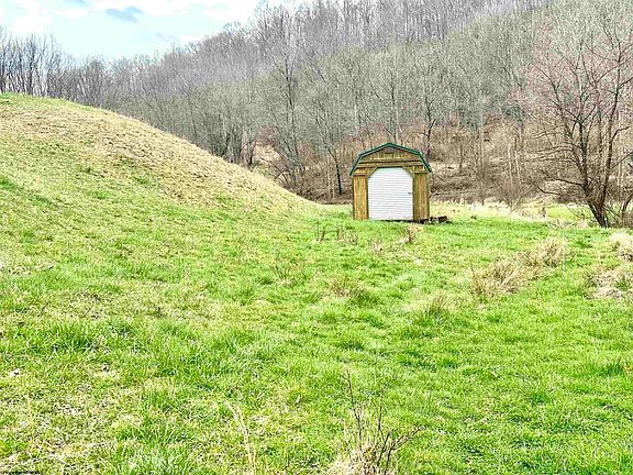 3rd image of 496 Dillon Hollow Rd