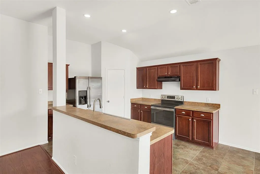 3 bed, 1678 sqft, $2,450 — Photo 3
