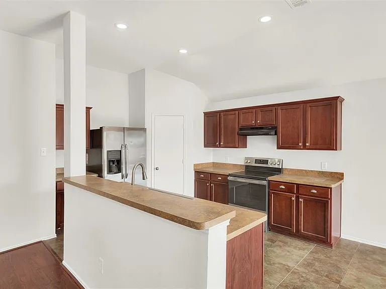 4204 Enchanted Rock Ln — Photo 3