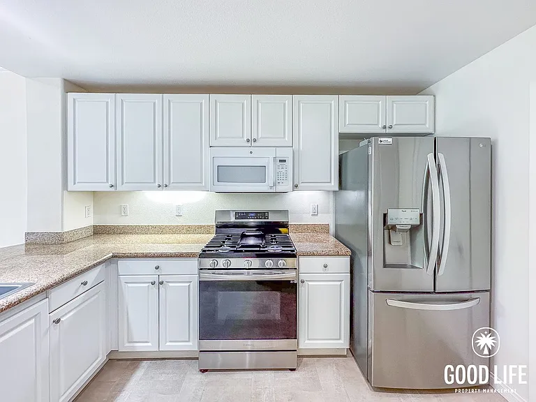 2260 Watermarke Pl — Photo 2