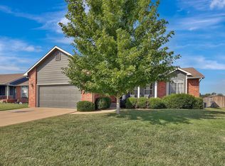 1419 N Spring Ridge Dr, Derby, KS 67037