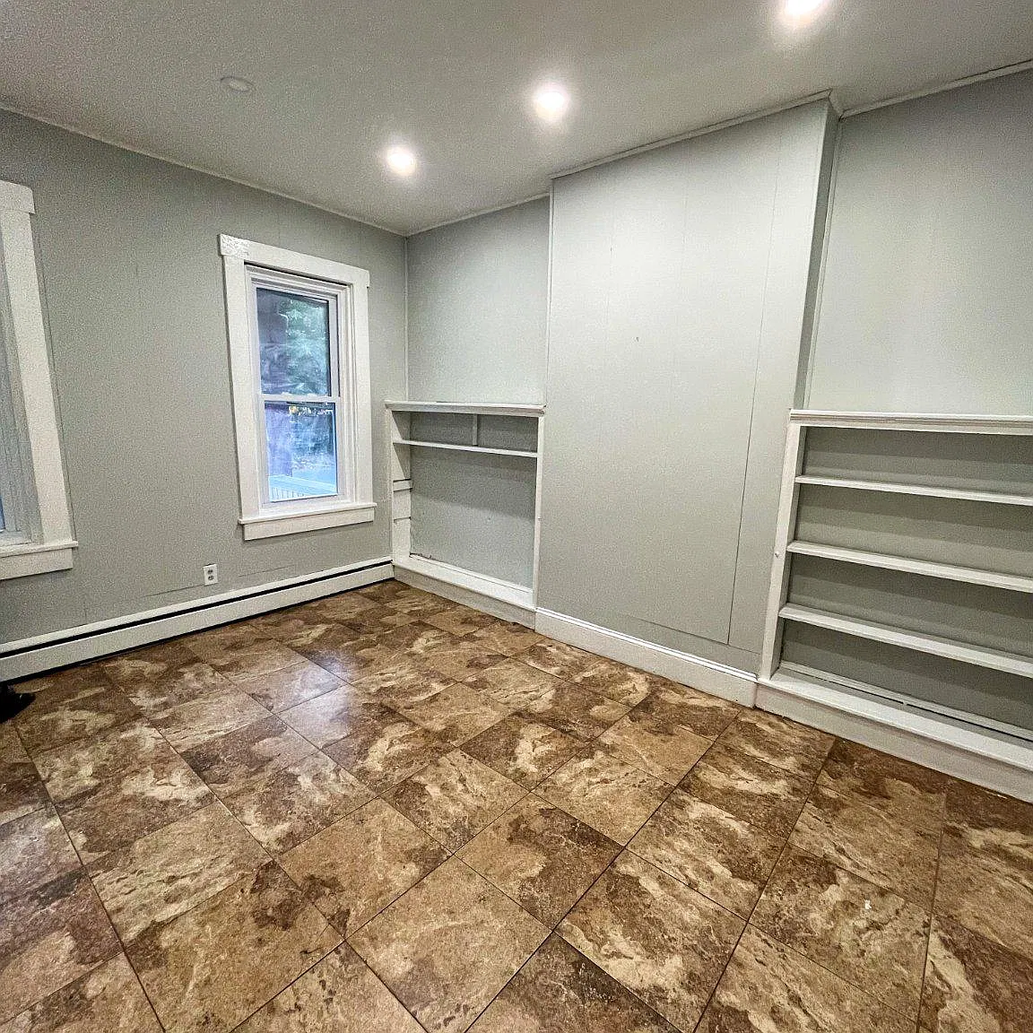 345 Garfield Ave — Photo 2