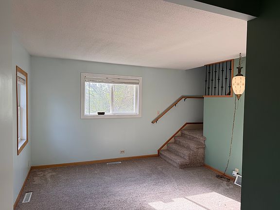 5th image of 301 4th St SE
