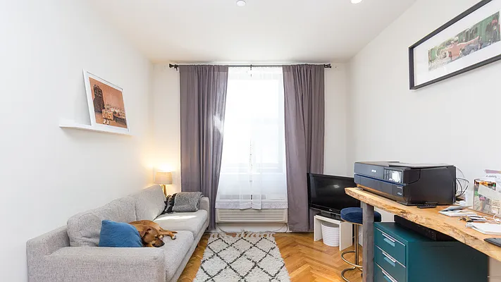 Rented by Nooklyn NYC LLC | media 81