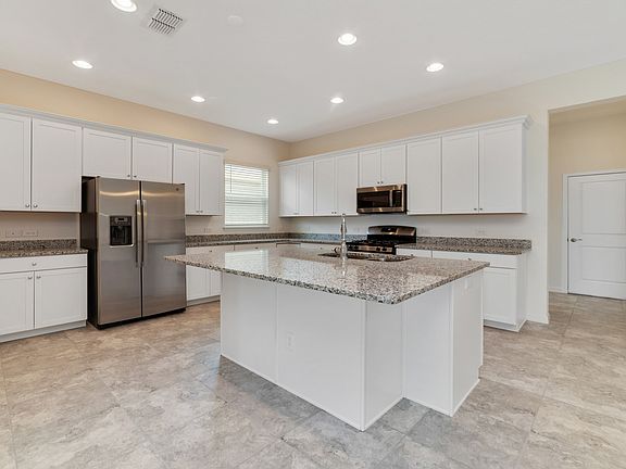 Large island with breakfast bar