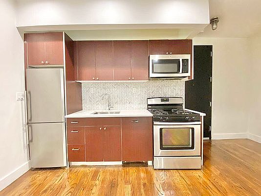 3rd image of 114 Woodbine St #2A