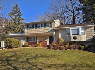 33 Stonewall Dr, Livingston, NJ 07039