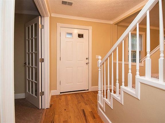 3rd image of 3301 Creek Hollow Dr