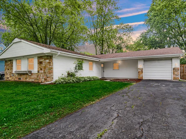 397 Clear Creek Dr, Valparaiso, IN 46385