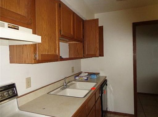 3rd image of 3435 Spanish Villa Dr