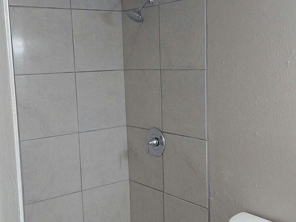 5th image of 231 Bluffview Dr